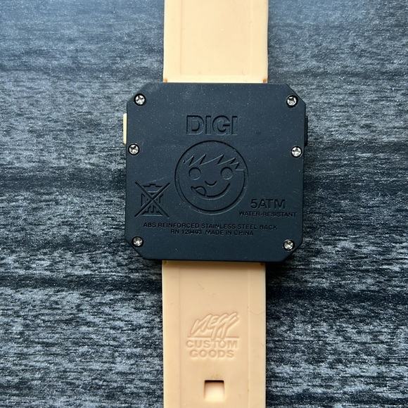 Neff Burger Watch - Picture 7 of 8